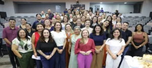 Reunião de alinhamento estratégico da SupCom da ALERR com assessores e chefes de gabinete no plenário Valério Caldas de Magalhães em 2026.