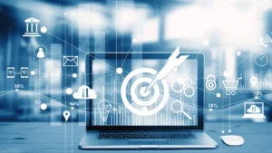 Estudantes universitários colaborando em um ambiente moderno de marketing digital