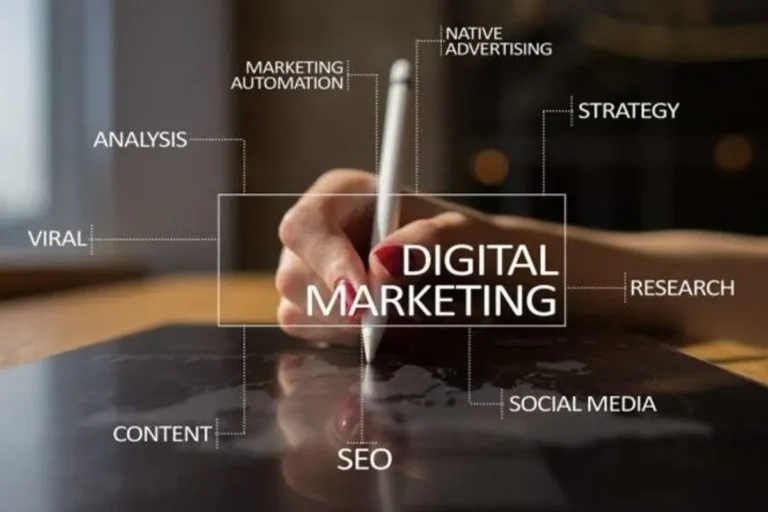 Profissional de marketing digital analisando dados de reservas diretas em um hotel