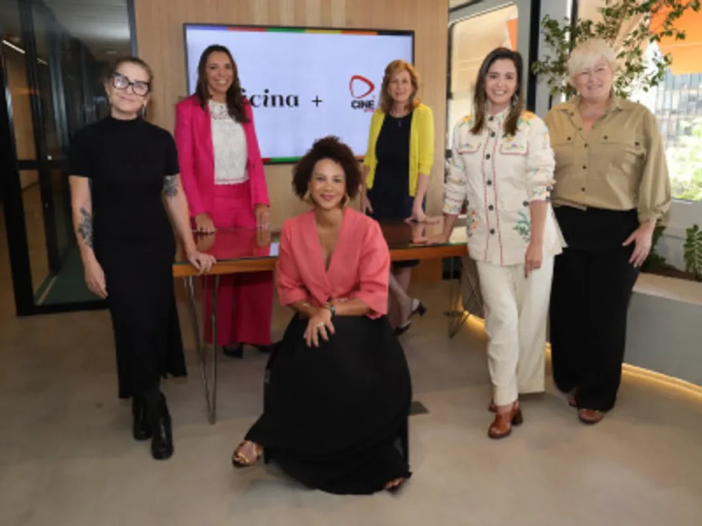 Executivas da Oficina Consultoria e Cine Group formalizam parceria para projetos de imagem, influência e conteúdo.